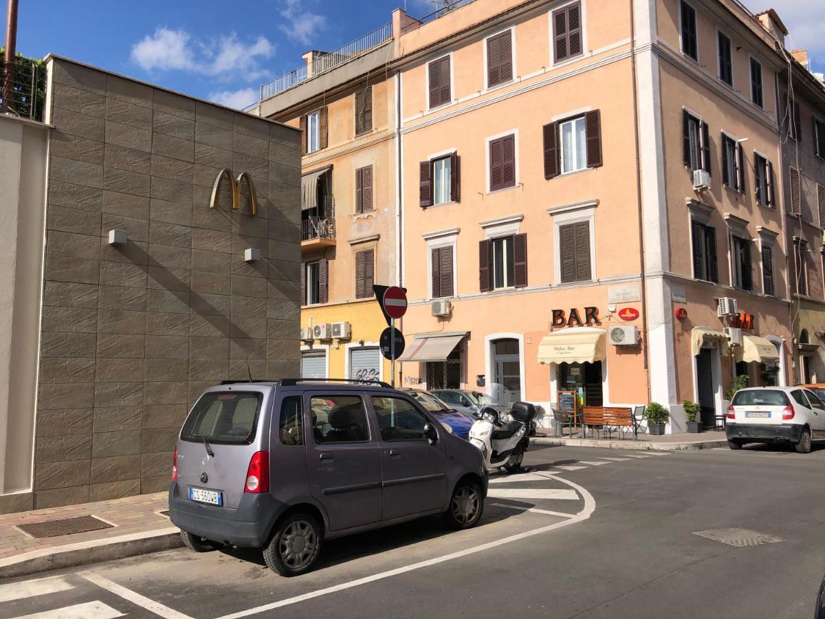 In Rome In Love In Bike Екстериор снимка